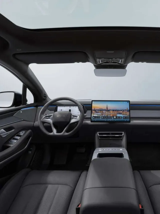 Atto 8 chega ao Brasil como maior híbrido da BYD com cabine de luxo