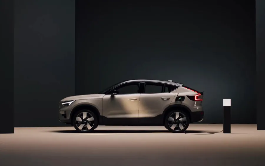 As versões do Volvo Ec40 2026 vão do uso urbano eficiente à tração integral esportiva, combinando luxo, tecnologia e sustentabilidade em um SUV elétrico sofisticado.