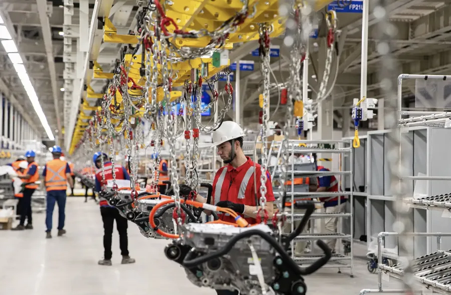 A fábrica da BYD em Camaçari entrou em ritmo acelerado, com uma expansão que coloca a operação entre as mais ativas do país desde o início das atividades.