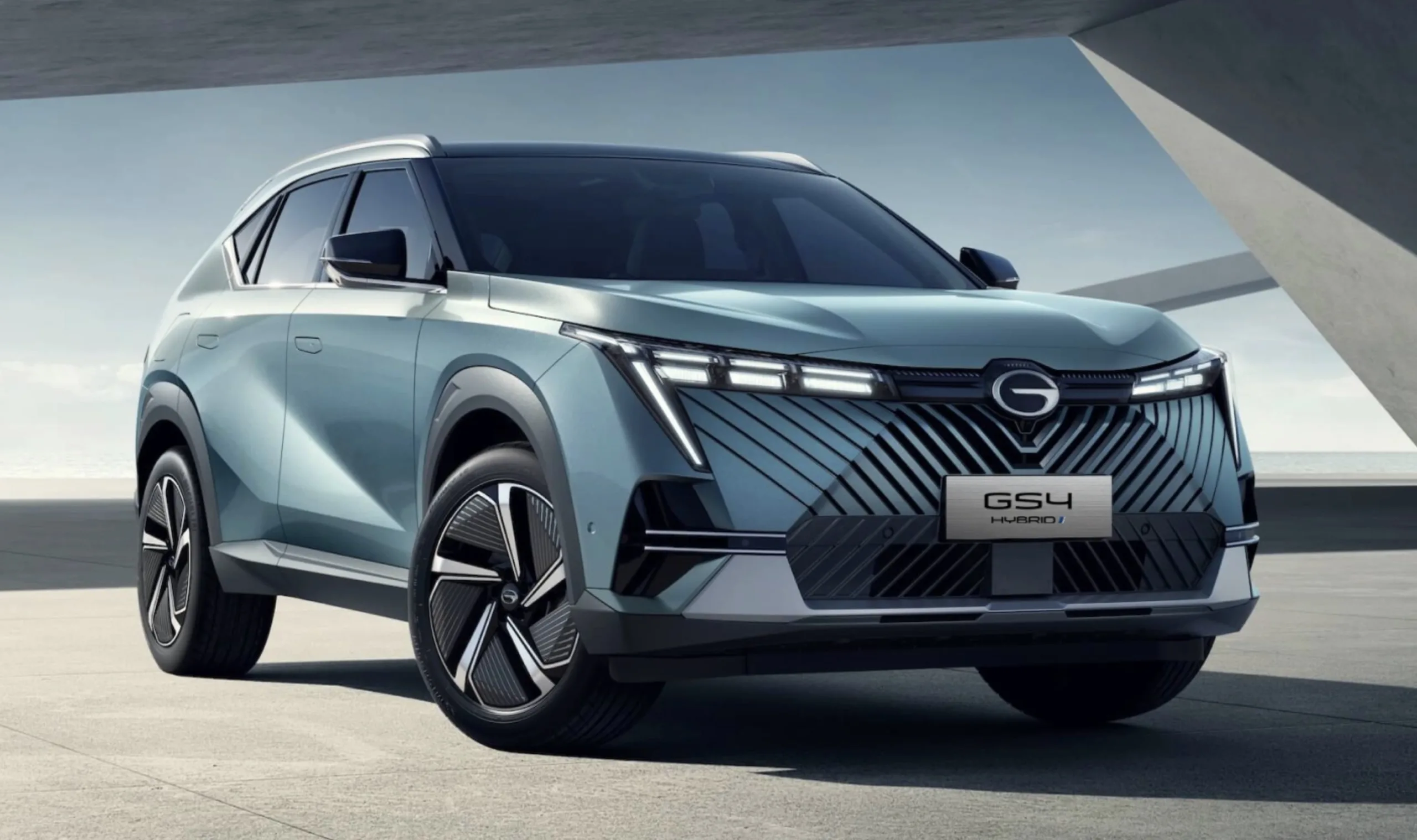 O GAC GS4 Hybrid entra na comparação com carroceria maior, potência elevada e sistema híbrido pleno, embora tenha preço superior ao Omoda.