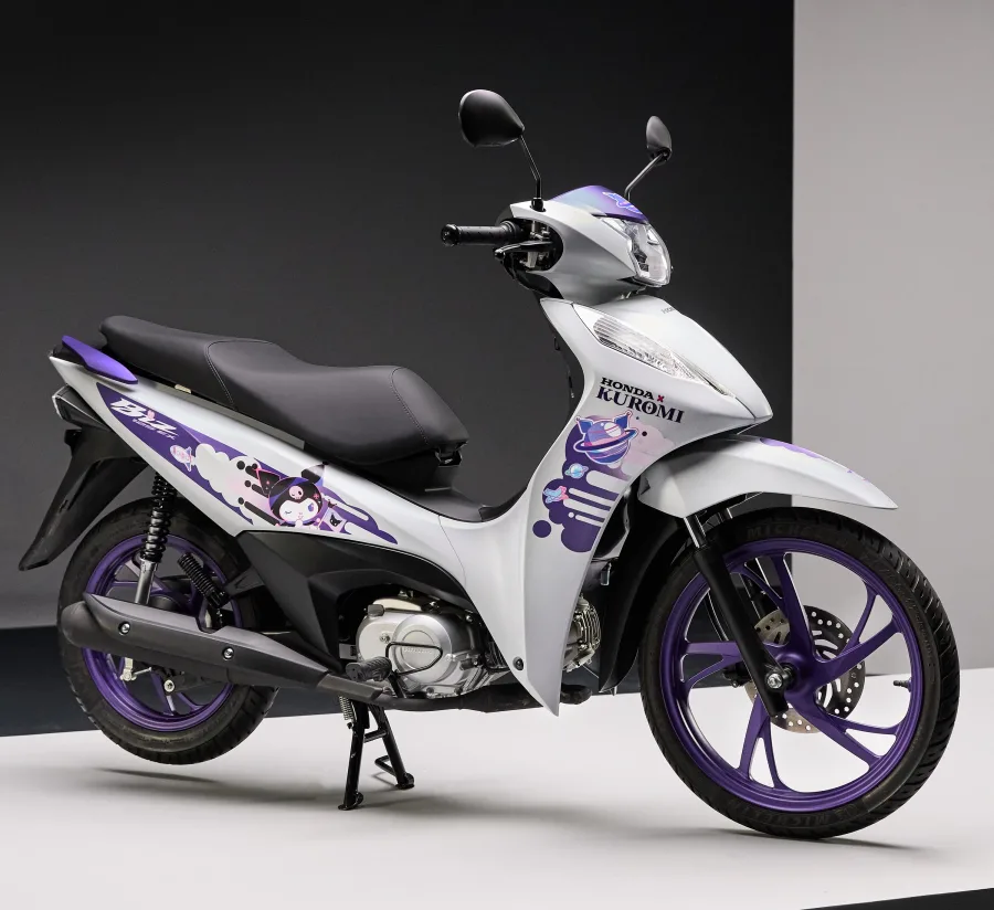 O time brasileiro de design desenvolveu todo o trabalho, da escolha das cores à adaptação das superfícies, com validação estética direta da Sanrio.