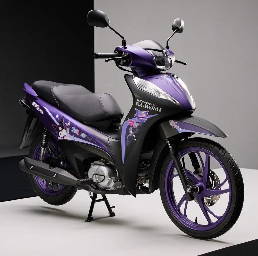 Os conceitos mantêm a estrutura da Biz EX, mas exibem grafismos brancos e roxos, adesivos temáticos e um conjunto visual alinhado ao estilo kawaii.