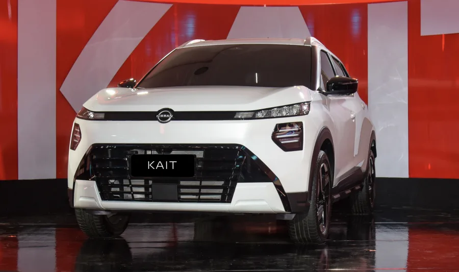 O Kait 2026 assume o posto de SUV de entrada da Nissan e estreia mantendo a plataforma V do Kicks Play, mas com desenho atualizado e pacote mais completo.