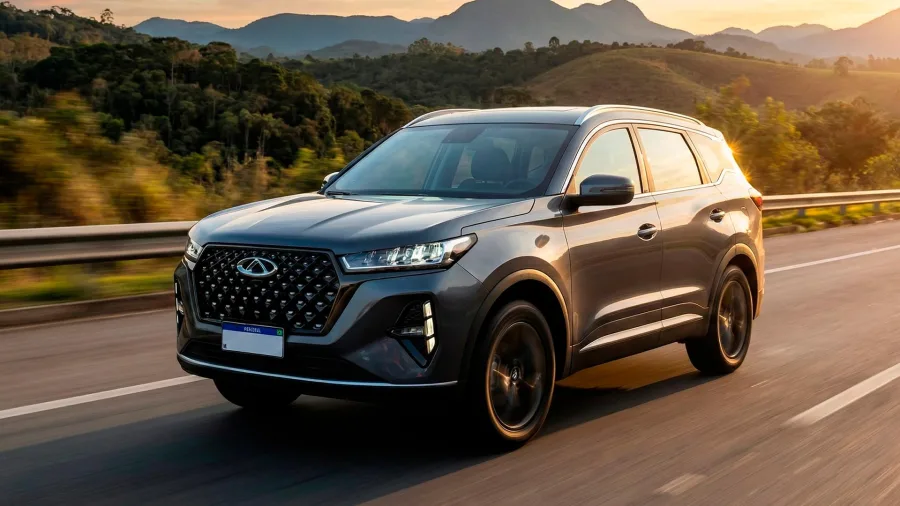 Tiggo 7 bate recorde, supera Corolla Cross e muda a briga dos SUVs médios no Brasil