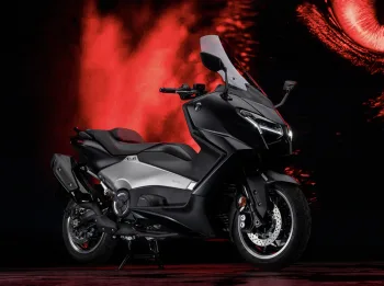 Yamaha TMax 560 2026 ganha edição de 25 anos e novas cores no exterior