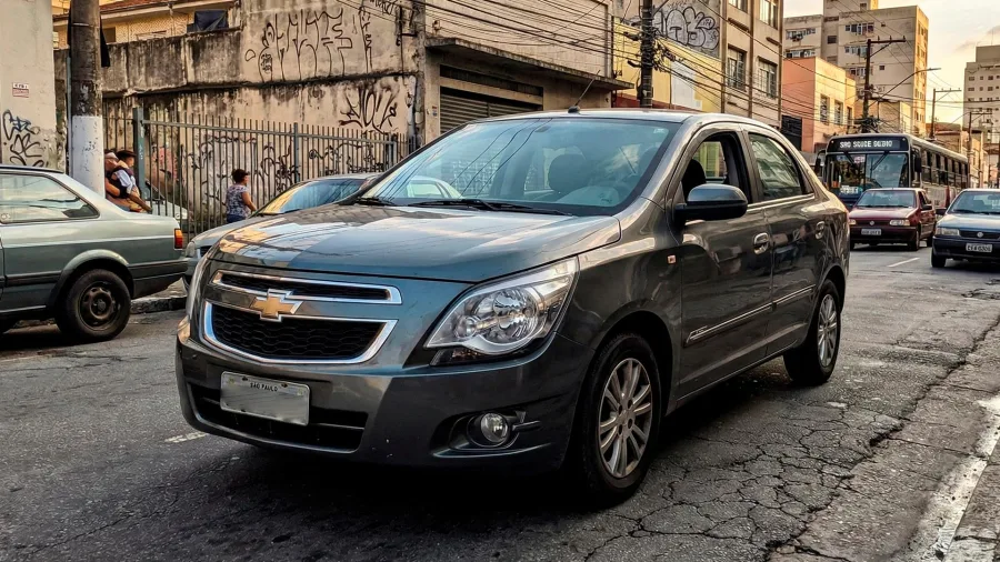 Chevrolet Cobalt desvaloriza e vira o “rei do espaço” por R$ 27 mil no mercado de usados