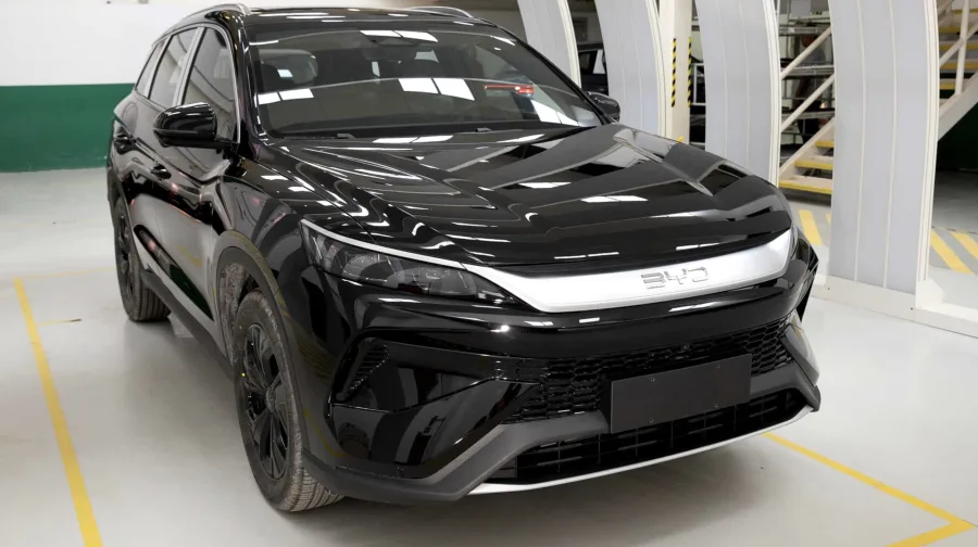 BYD Song Pro 2026 ganha bateria maior e passa dos 200 km sem usar gasolina