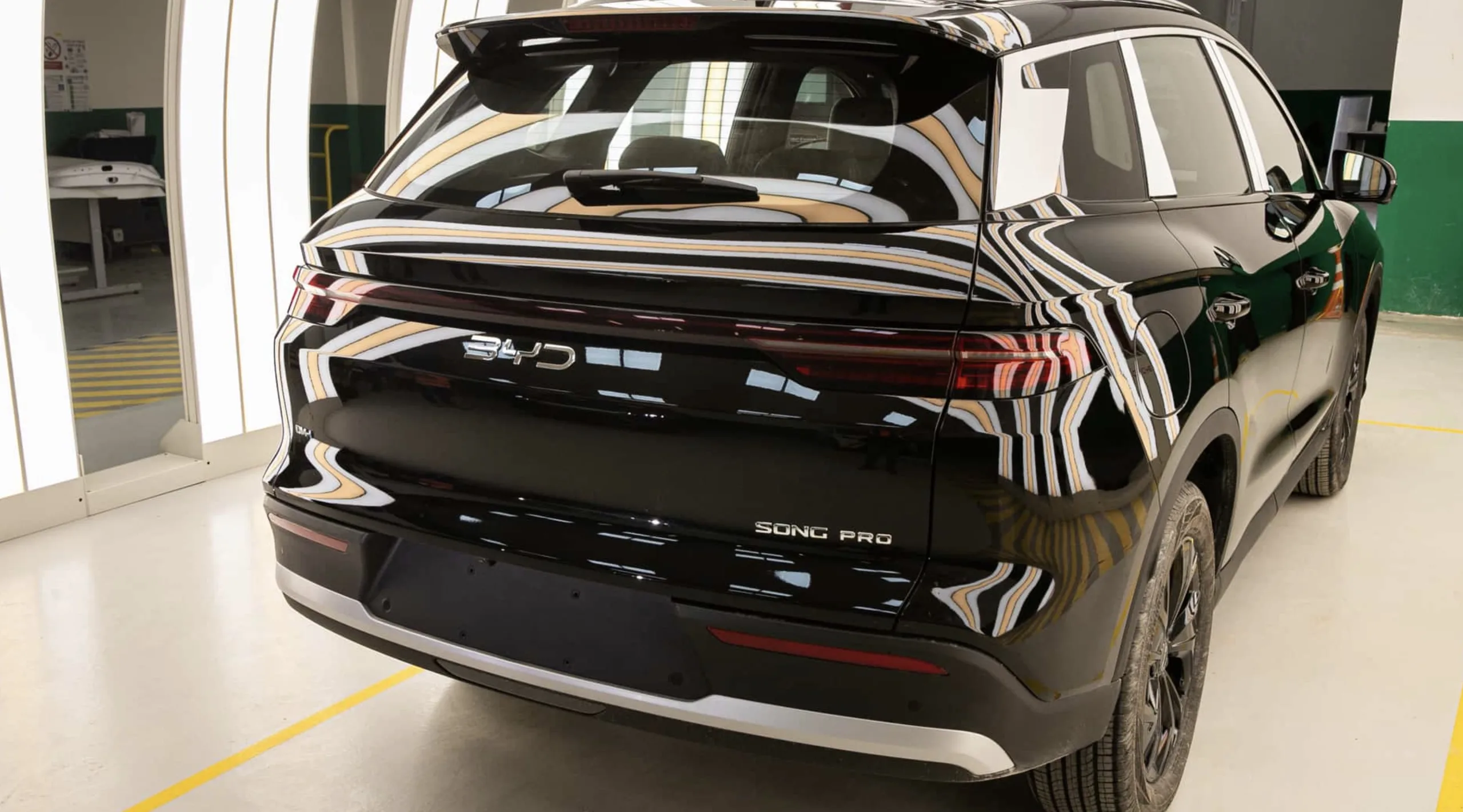 A nova bateria de 26,6 kWh permite que grande parte dos trajetos seja feita sem ligar o motor a combustão, trazendo silêncio e economia no trânsito.