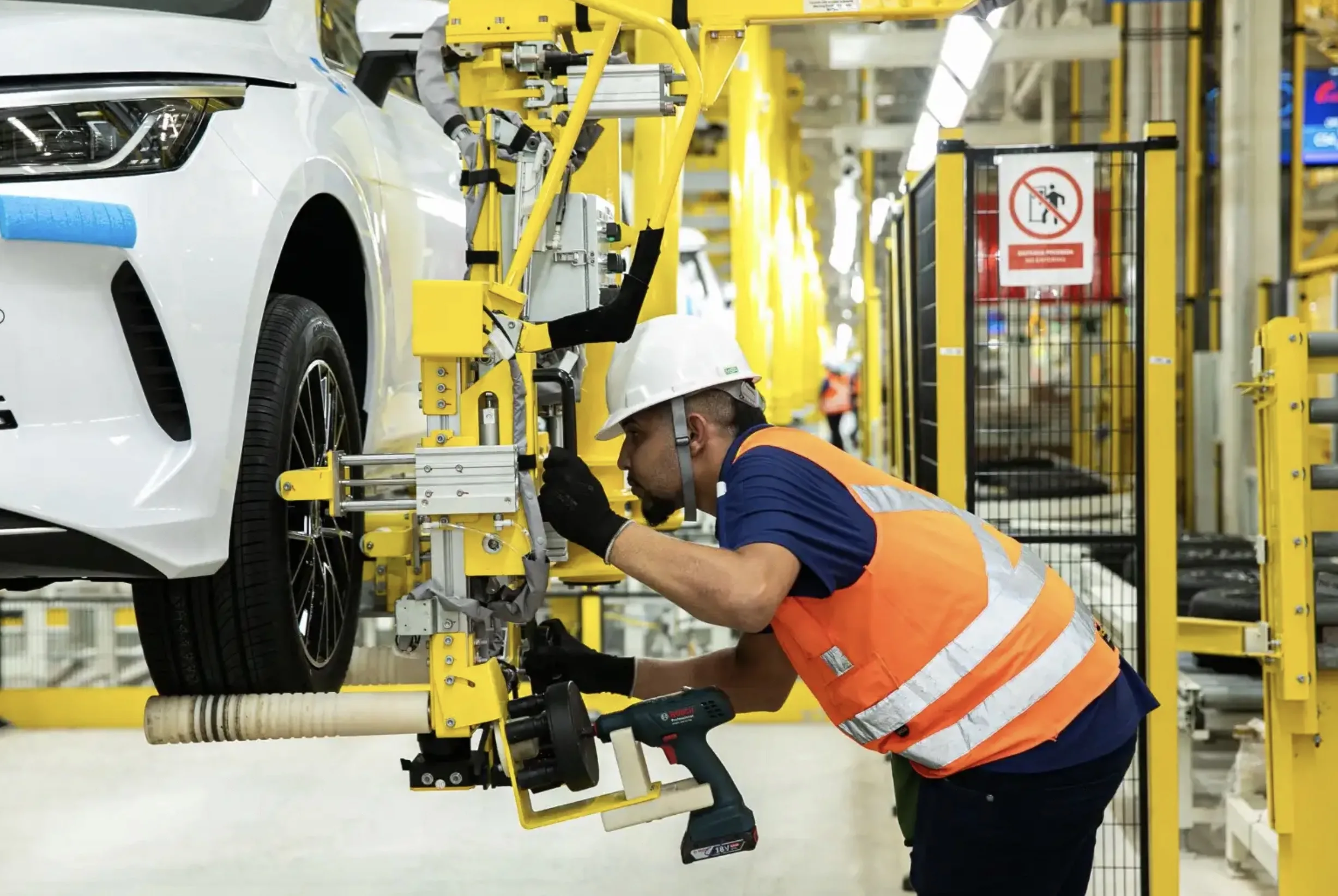 BYD confirma produção do Song Plus na fábrica de Camaçari em 2026, mantendo o SUV híbrido plug-in atual, ampliando escala local, empregos e reduzindo dependência de importação.