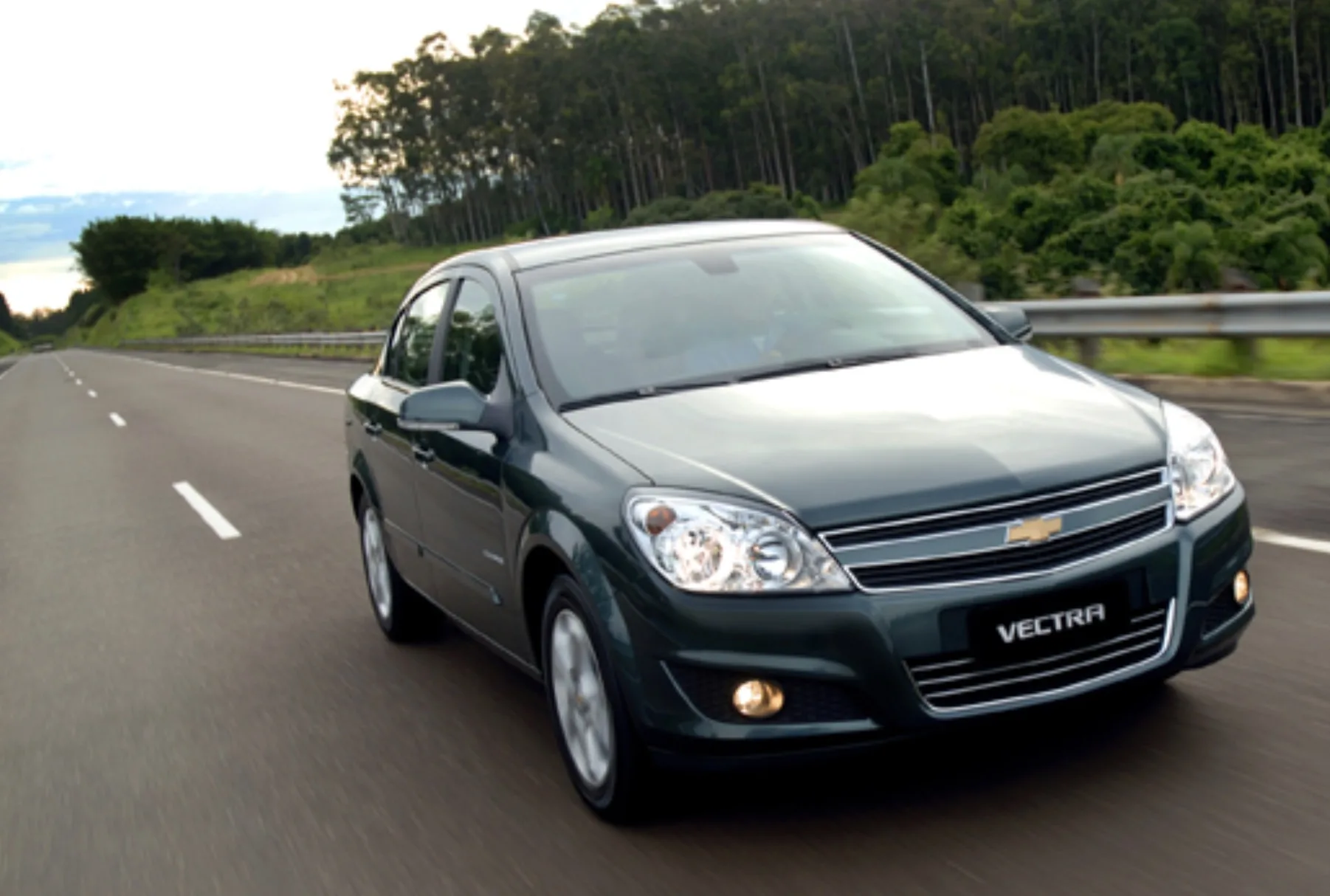 O Vectra Elegance 2.0 2011 ainda aparece como escolha lógica para quem viaja muito e quer conforto pagando pouco no mercado de usados.