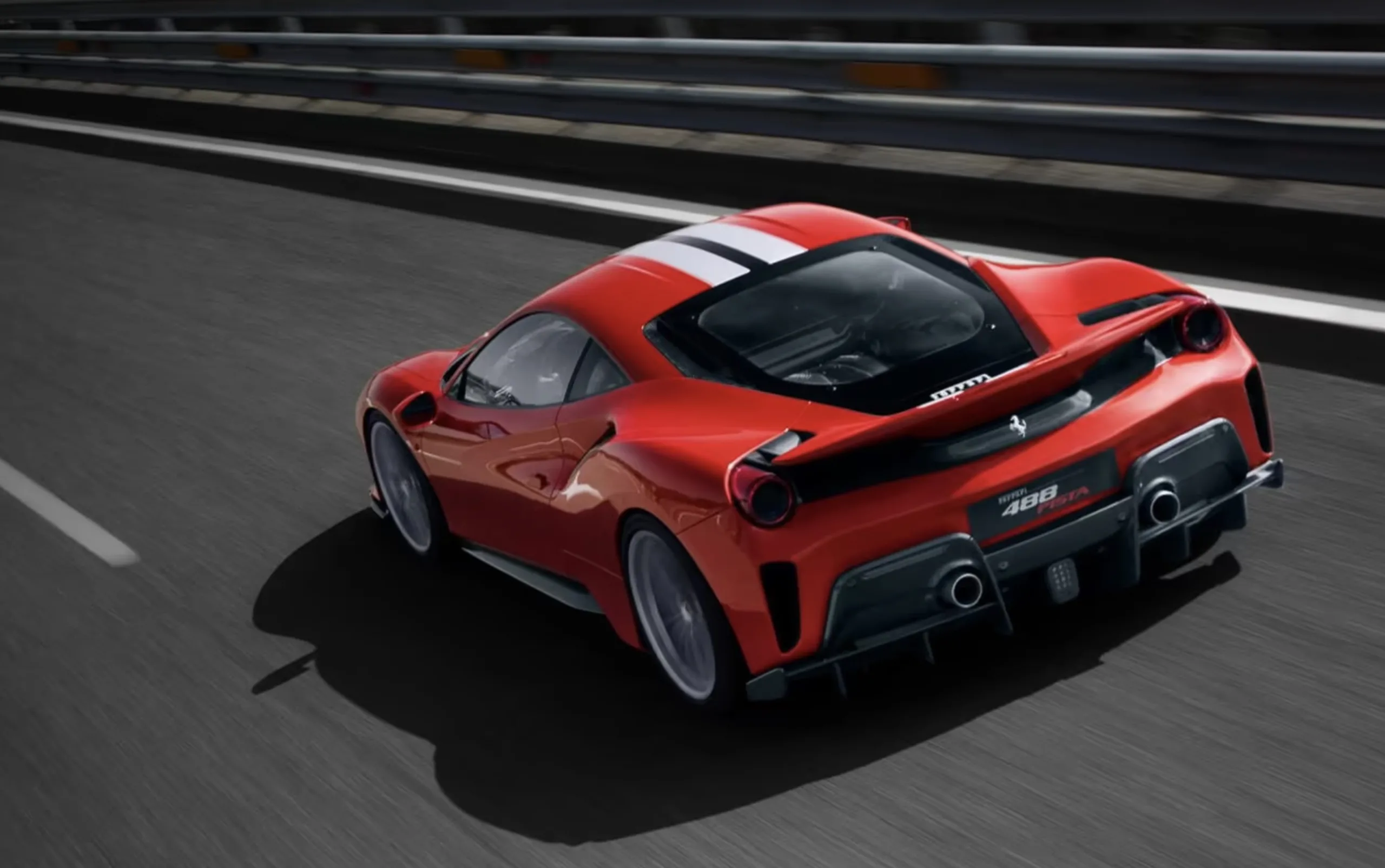 Ferrari 488 Pista Spider Com V8 de 720 cv, traz a alma da F1 para as ruas. Valoriza mais que a média e oferece pilotagem cirúrgica e brutal.