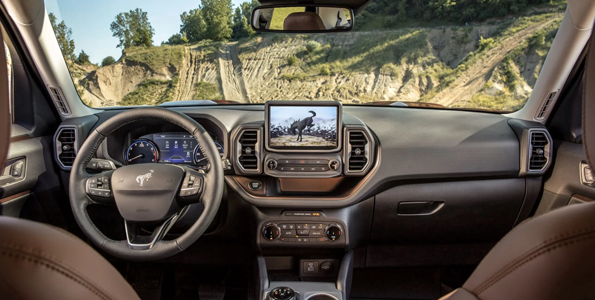 Ford Bronco Sport 2026 chega com motor 2.0 turbo de 253 cv, tração 4x4 com bloqueio, modos G.O.A.T., 220 mm de vão livre, interior premium e foco em uso misto, acima de R$ 200 mil.