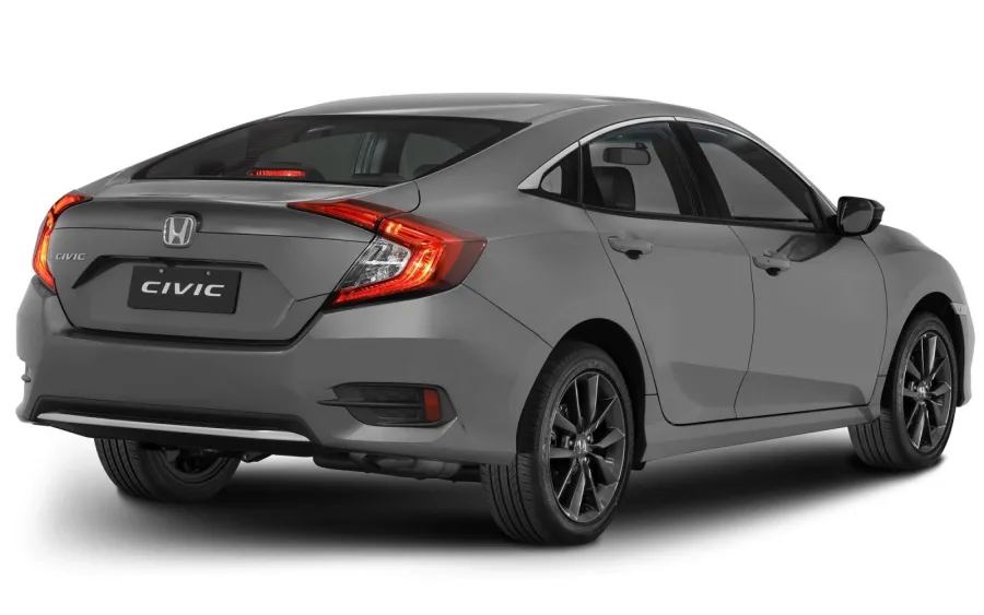 Consumo gira perto de 11 km/l na cidade e 14 km/l na estrada, com tanque de 47 litros garantindo boa autonomia.