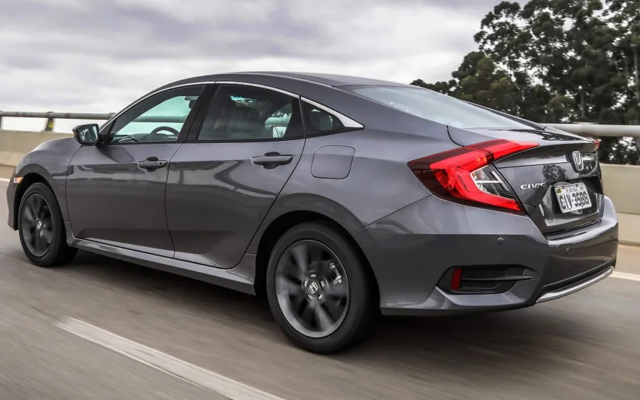 Manter o Civic G10 custa como sedã médio, revisões não são baratas, seguro pesa e peças exigem manutenção em dia para evitar gastos altos depois.