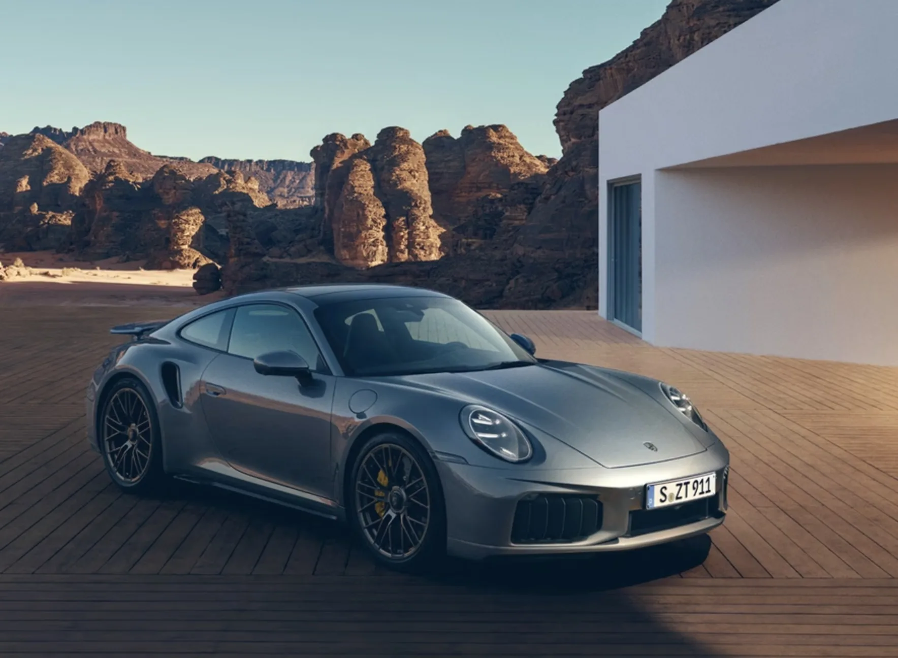 Acelera como foguete no trânsito e segue dócil em estrada, o 911 Turbo S mistura brutalidade com controle que esportivos entregam.