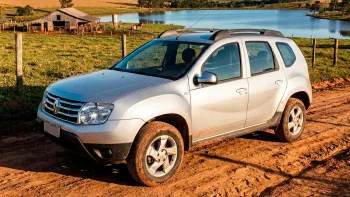 Renault Duster 1.6 2014: O ‘guerreiro’ de R$ 51 mil que ignora buracos, mas cobra a conta no posto