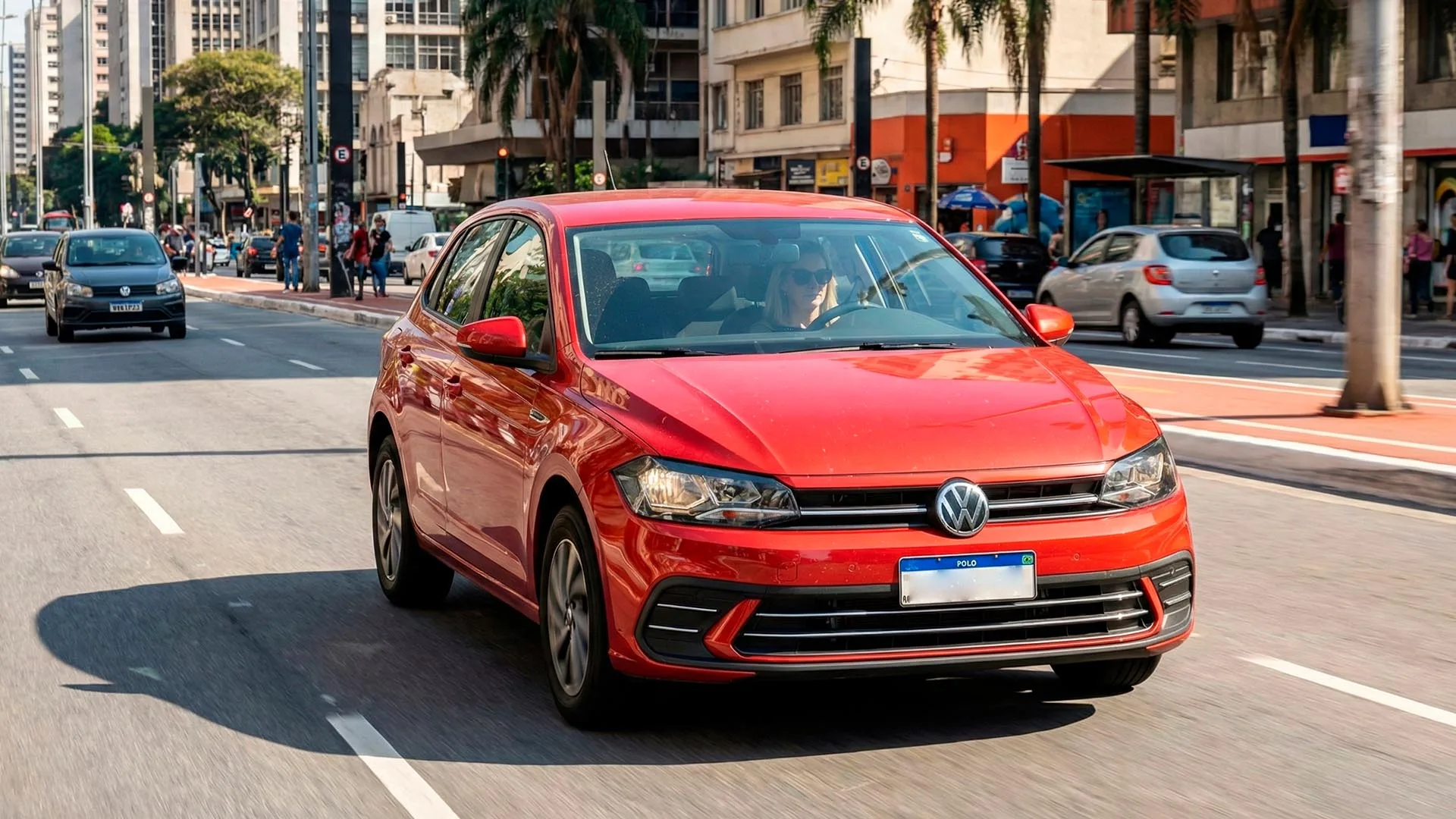 VW Polo fecha 2025 como o carro de passeio mais vendido do Brasil, com 122.672 unidades, ficando atrás apenas da Fiat Strada no ranking geral e mantendo força entre os hatches.