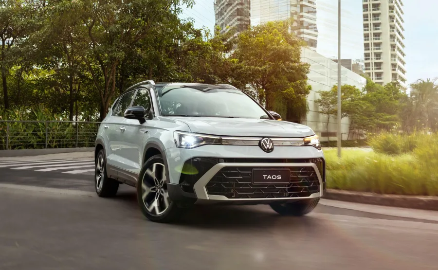 Novo VW Taos chega com detalhe inédito na traseira e preço surpreende