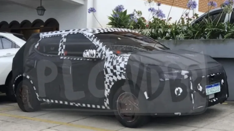 Novo Hyundai HB20 2027 é flagrado em testes no Brasil e pode influenciar próxima geração do Onix