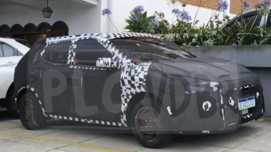 Novo Hyundai HB20 2027 é flagrado em testes no Brasil e pode influenciar próxima geração do Onix