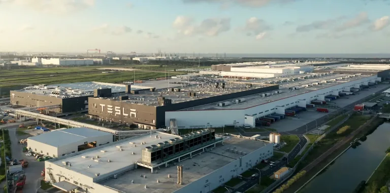 O segredo de Elon Musk e Tesla: Como uma só fábrica produz 750 mil carros por ano na China