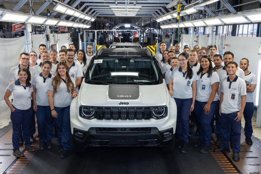 Jeep Renegade: Stellantis atualiza números e confirma 700 mil unidades produzidas; aguarmos a chegada do Renegade Híbrido e novo Jeep Avenger