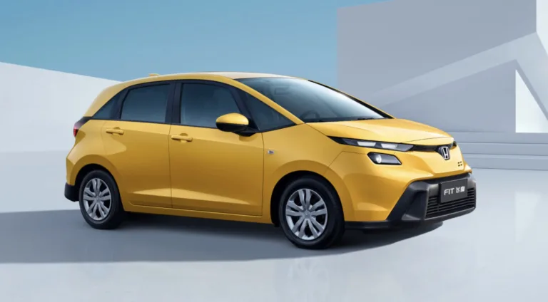 Irreconhecível? Novo Honda Fit adota "cara de carro chinês" e divide opiniões