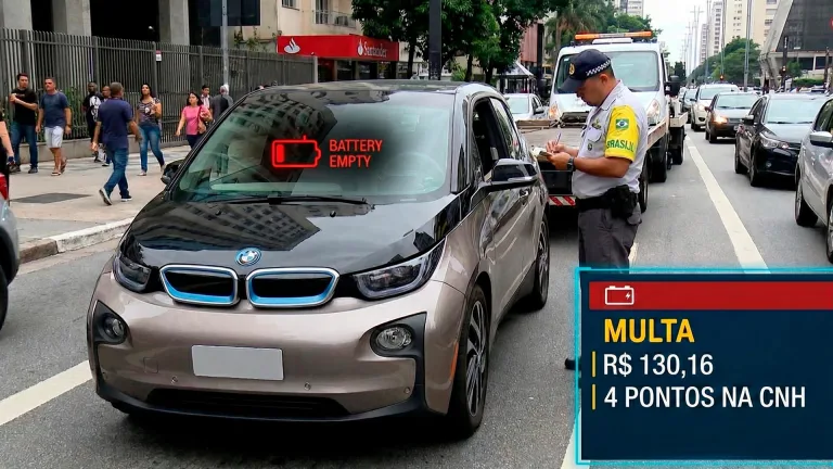 Carros elétricos recebem multa por “pane seca” quando acaba a bateria? Veja o que diz o Código de Trânsito