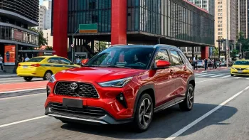 Toyota Yaris Cross 2026: GALERIA DE FOTOS; Interior, teto solar, motor, porta-malas e tudo mais do SUV