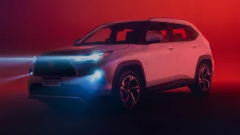 Brasileiros ignoram preço de R$ 190 mil e esgotam versão híbrida do Yaris Cross antes do carro chegar nas lojas