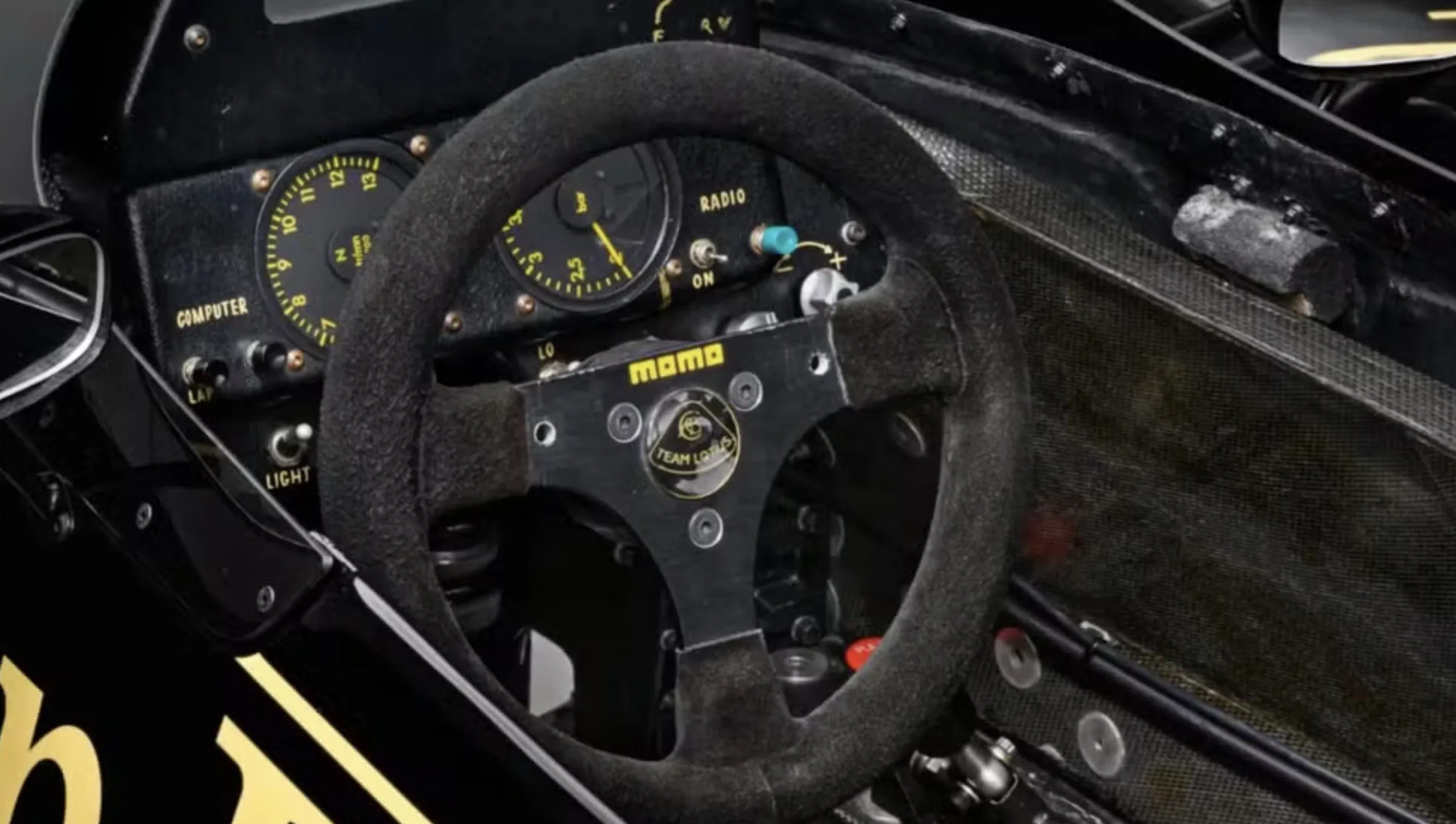 Com ela, Senna venceu Detroit e Espanha em 1986. O mesmo carro mostrou que entregava tudo, mas só para quem sabia explorar cada limite.