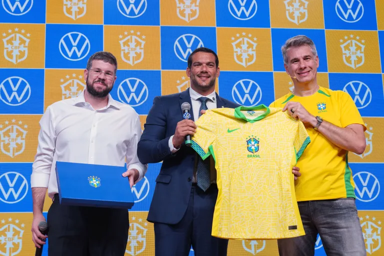 Camisa Seleção Brasileira 2026 e Volkswagen Tukan: A volta do Amarelo Canário; VW resgata a alma da Copa para salvar suas picapes.