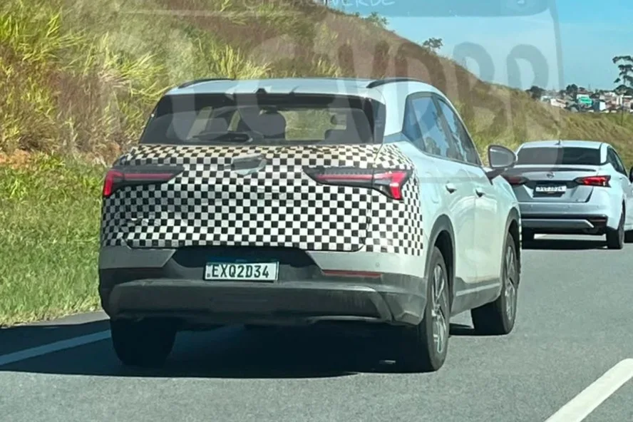 Chevrolet Captiva híbrido é flagrado no Brasil: Novo SUV terá 204 cv, montagem no Ceará e mira GWM e BYD