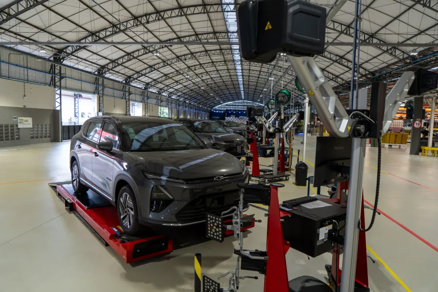 Chevrolet Captiva EV começa a ser montado no Ceará e a versão híbrida plug-in deve ser o próximo passo da GM no Brasil