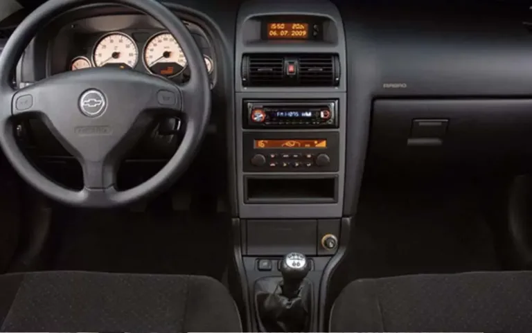 Chevrolet Astra Comfort 2.0 Flex 2005 ainda vale a pena? Veja preço, consumo, desempenho e o que avaliar antes de comprar esse usado de 2 portas