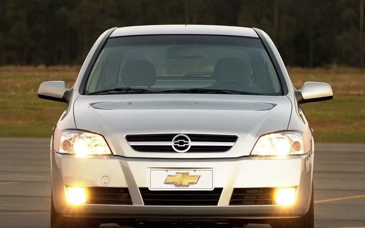 O Chevrolet Astra Comfort 2.0 Flex 2005 continua sendo uma opção procurada por quem busca desempenho forte e preço acessível no mercado de usados.