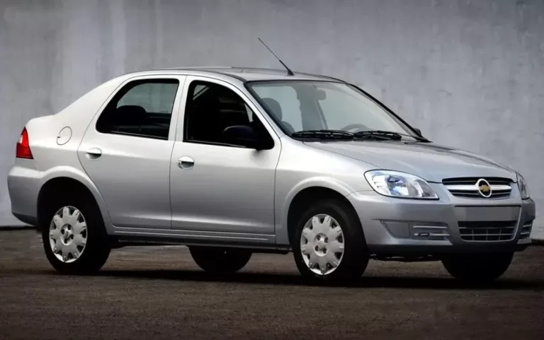 Chevrolet Prisma Joy 2008 custa R$ 25.419,00 e dono reage: “É simples, mas entrega mais porta-malas que muito compacto novo”