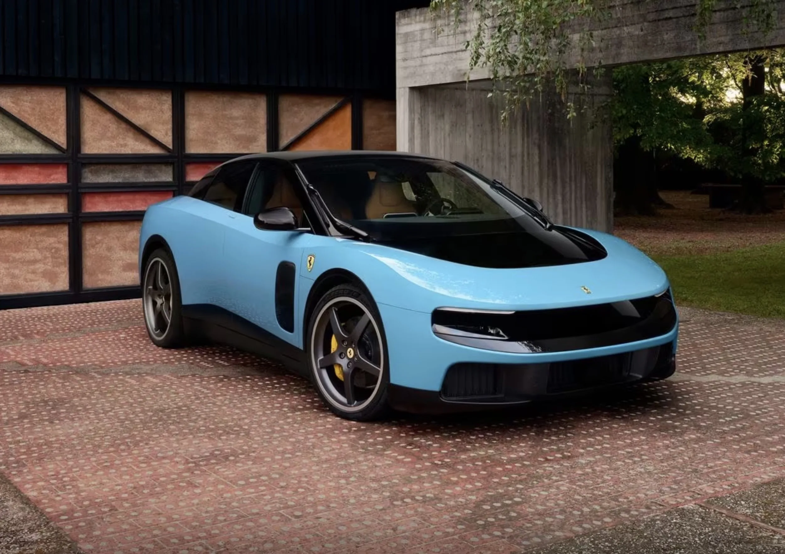 Diretor da Ferrari pediu demissão após fracasso do carro elétrico da marca; Ferrari Luce dividiu opiniões dos entusiastas