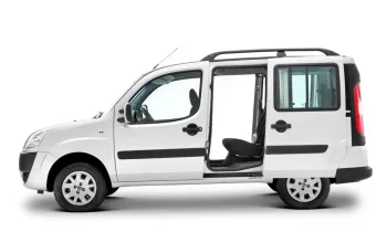 Fiat Doblo Attractive 1.4 2012 usado tem motor Fire flex de 86 cv, seis lugares, porta-malas de 665 litros, consumo de até 9,2 km/l e preço entre R$ 35.607 e R$ 45.587