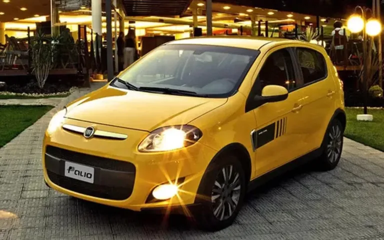 Fiat Palio Sporting 1.6 2015 tem até 117 cv, câmbio manual de cinco marchas, porta-malas de 280 litros, consumo de 6,8 km/l com etanol e preço entre R$ 46.589 e R$ 56.986
