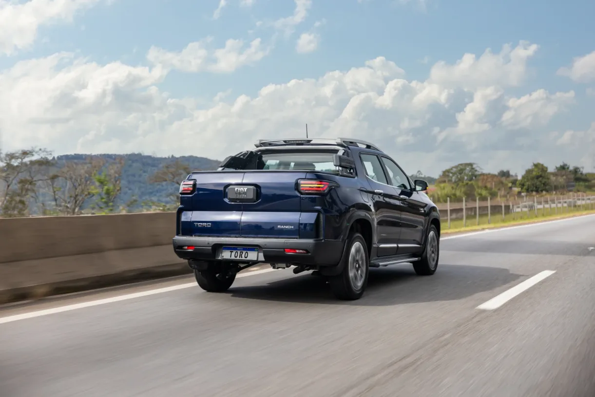 A linha passou a ter seis versões com preços entre R$ 167.490 e R$ 238.490. A estratégia separa claramente as opções voltadas ao trabalho, tecnologia e uso fora de estrada.