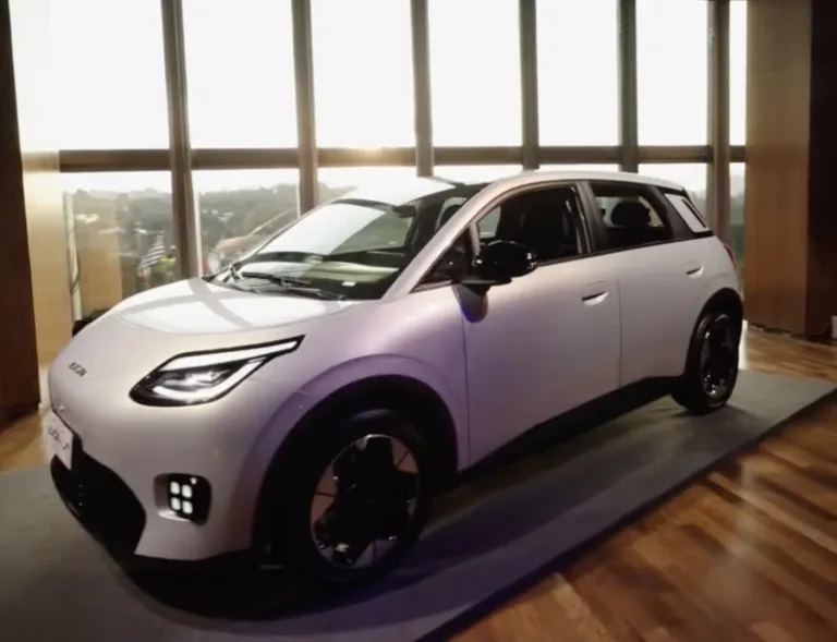 GAC Aion UT chega ao Brasil para disputar com BYD Dolphin, Geely EX2 e GWM Ora 03 em preço, espaço e autonomia