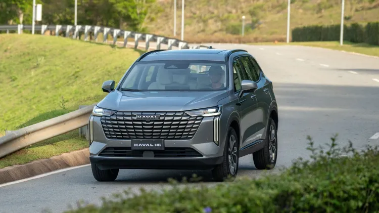 O Haval H6 tornou-se o primeiro grande SUV híbrido flex produzido pela GWM no Brasil, reforçando a estratégia da marca para ampliar presença no mercado nacional.