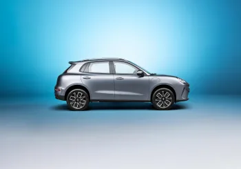 GWM Ora 5 por R$ 159 mil: 100% elétrico enfrenta SUVs a combustão com 204 cv, bateria de 58,3 kWh, autonomia de 349 km e aceleração de 0 a 100 km/h em 7,7 segundos