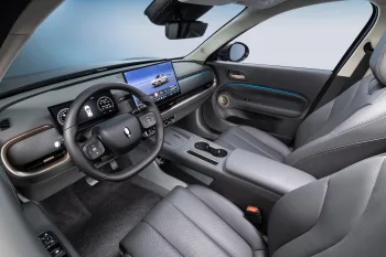 GWM Ora 5 por R$ 159 mil: 100% elétrico enfrenta SUVs a combustão com 204 cv, bateria de 58,3 kWh, autonomia de 349 km e aceleração de 0 a 100 km/h em 7,7 segundos