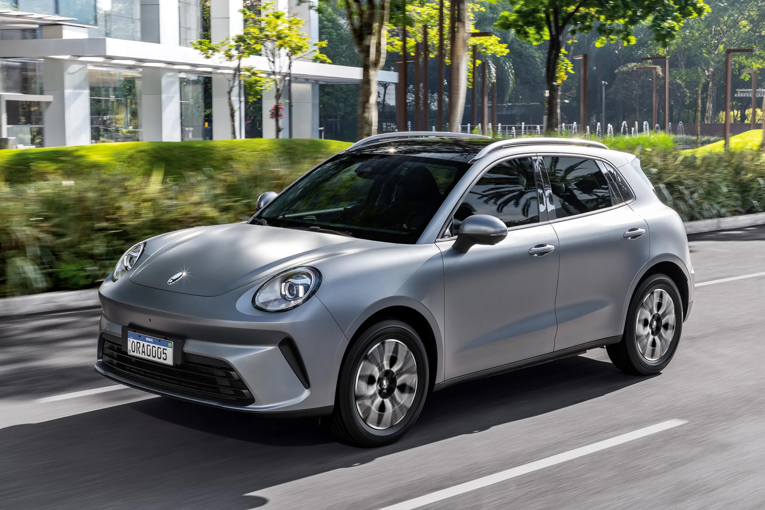 GWM Ora 5 por R$ 159 mil: 100% elétrico enfrenta SUVs a combustão com 204 cv, bateria de 58,3 kWh, autonomia de 349 km e aceleração de 0 a 100 km/h em 7,7 segundos