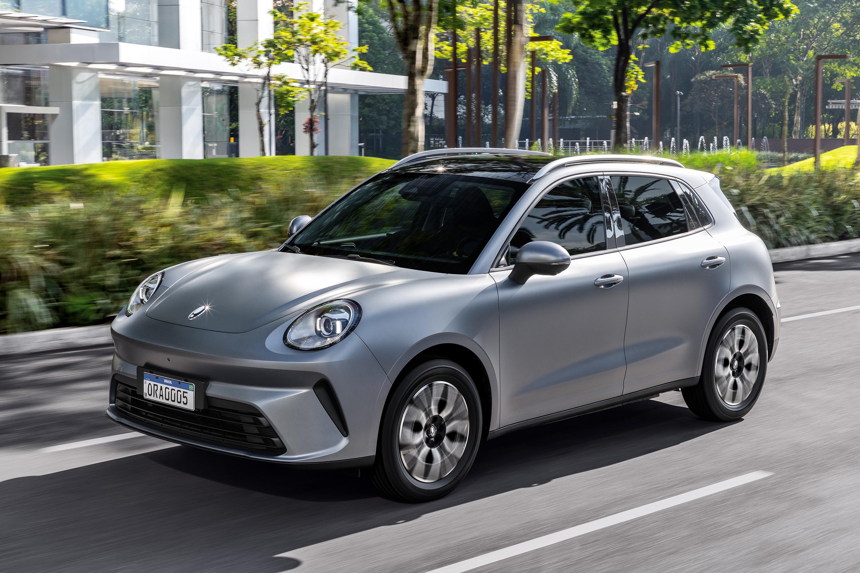 GWM Ora 5 por R$ 159 mil: 100% elétrico enfrenta SUVs a combustão com 204 cv, bateria de 58,3 kWh, autonomia de 349 km e aceleração de 0 a 100 km/h em 7,7 segundos