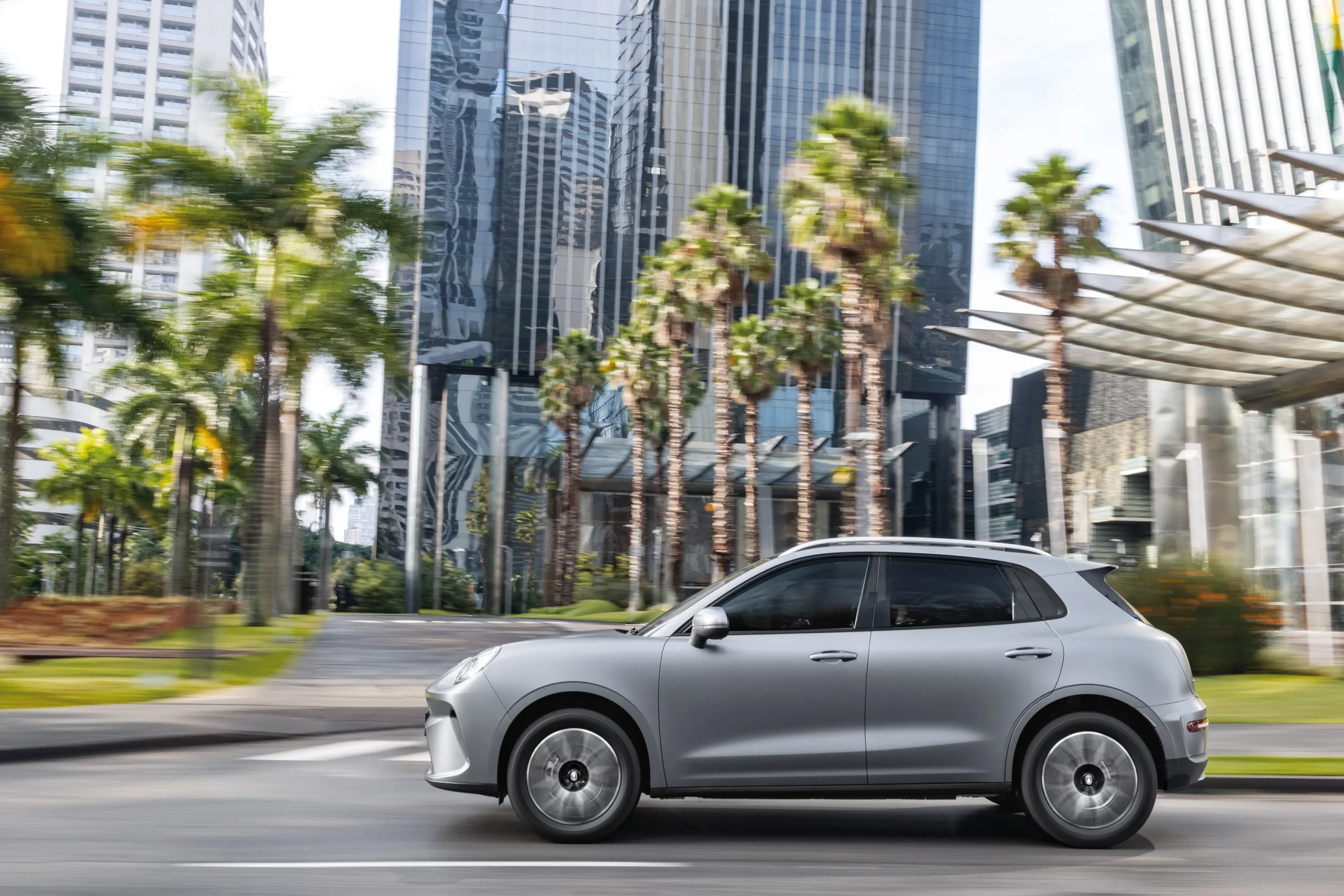 GWM Ora 5 por R$ 159 mil: 100% elétrico enfrenta SUVs a combustão com 204 cv, bateria de 58,3 kWh, autonomia de 349 km e aceleração de 0 a 100 km/h em 7,7 segundos