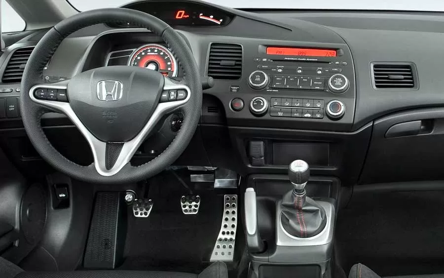 A compra exige análise de motor, embreagem, suspensão, freios, pneus e histórico antes de aceitar pagar preço de carro desejado.