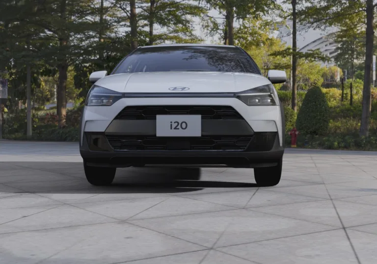 É questão de tempo para acostumar com a traseira “exótica” do novo Hyundai i20? Veja 10 fotos do novo hatch que chegou no Brasil